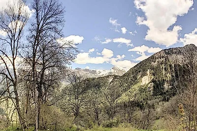 Chalet a Le Saut vicino Sci & Giardino