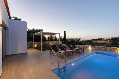 Villa in Sfakaki mit Pool und Strandnähe