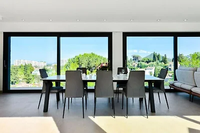 Villa in Mandelieu met verwarmd zwembad