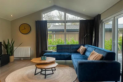 Chalet am Parkteich in den Niederlanden