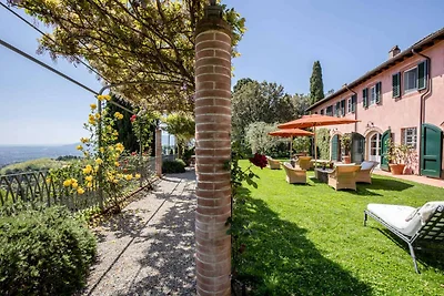 Weingut-Villa in den Hügeln von Lucca