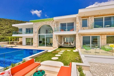 Villa in Kalkan mit Schwimmbecken