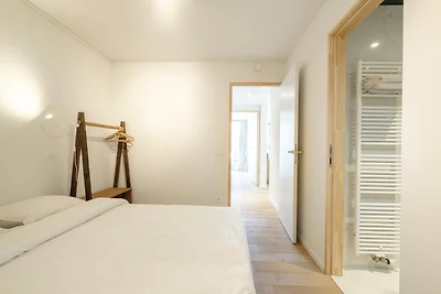 Elegante Wohnung mit seitlichem Meerblick