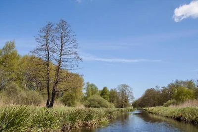 Luxe Docklodge aan het water met tuinkamer