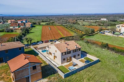 Familienvilla mit Pool, Wellness