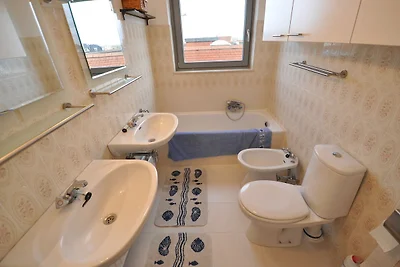 Apartment mit seitlichem Meerblick in...