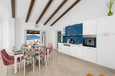 Villa Dea - Luxury Villa with Outdoor Swimmin...