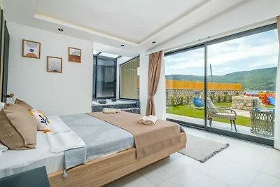 Villa in Kalkan mit Schwimmbecken
