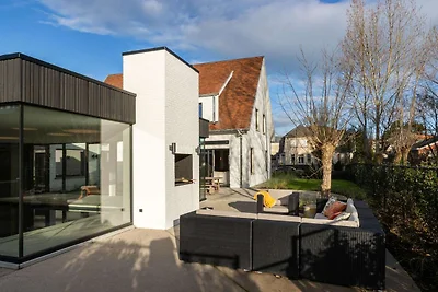 Bella villa a Koksijde con piscina coperta