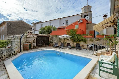 Villa in Tinjan met zwembad