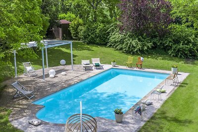 Charming Villa in Melle with Swimming Pool