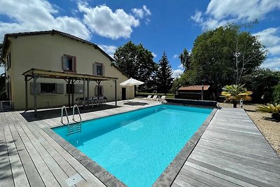 Luxuriöse Villa in Cazaubon mit Swimmingpool