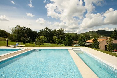 Accogliente casa vacanze con piscina in...