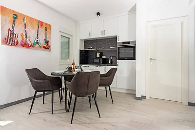 Modern Apartments with Private Balcony - Prem...