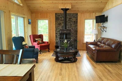 Chalet aan Dean Lake