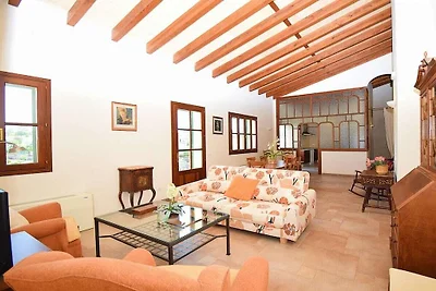 Ferienhaus in Llubi mit Schwimmbecken