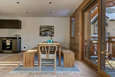 Spacious Apartment with Balconies beside Ski...