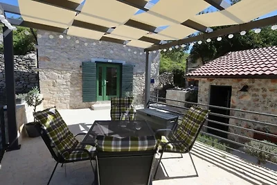 Ferienhaus in Zlarin mit Schwimmbecken
