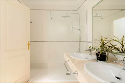Villa mit Chill-out-Lounge und eigenem Pool i...
