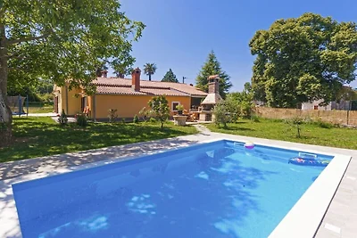 Ferienhaus in Kršan mit Schwimmbecken