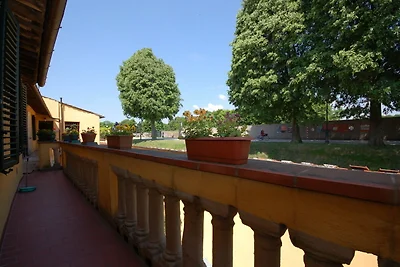 Con una bella vista sulle Mura Urbane...