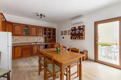 Freistehende Villa mit Garten und Klimaanlage