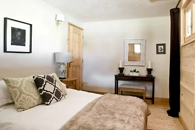 Rustic Chalet with Hot Tub & Sauna