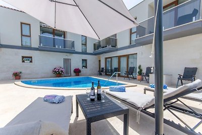 Villa LA-Two Bedroom Apartment with Terrace