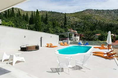 Villa Dupcic - Five-Bedroom Villa with Privat...