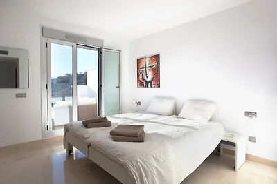 Modernes Apartment mit Balkon