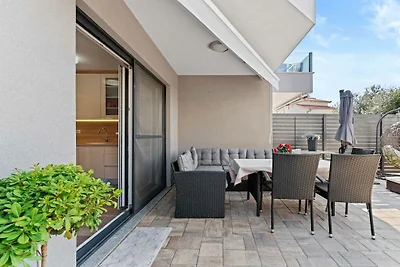 Wohnung in Rogoznica mit Terrasse