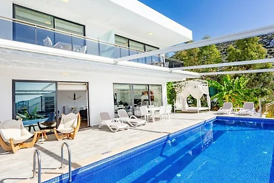 Villa in Kalkan mit Schwimmbecken