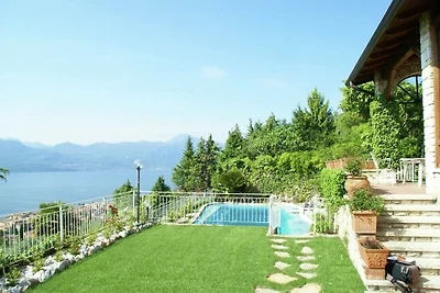 Geräumige Villa in Torri del Benaco mit eigen...