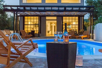 Villa in der Nähe von Zadar für 16 Gäste