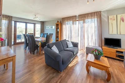 Schönes Ferienhaus in Borlon mit Terrasse