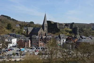 Haus bei La Roche mit Garten für 6 Von...
