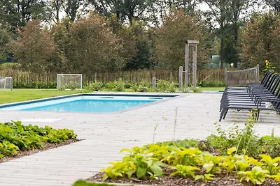 Villa mit beheiztem Pool und Sauna