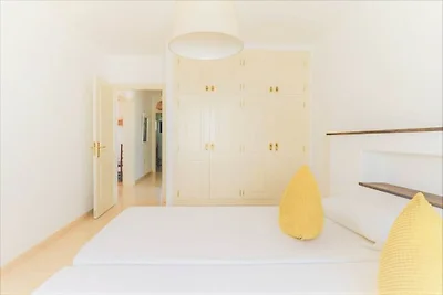 Villa mit Chill-out-Lounge und eigenem Pool i...