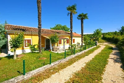 Ferienhaus in Kršan mit Schwimmbecken