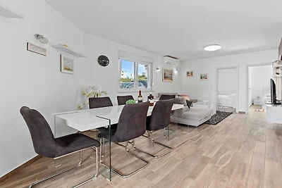 Wohnung in Rogoznica mit Terrasse