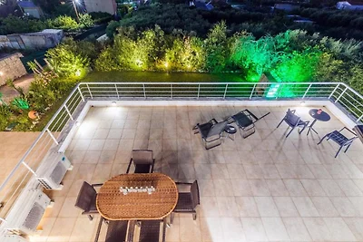 Moderne kretische Familienvilla mit Pool