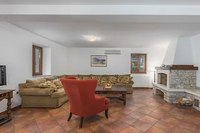 Villa in Koromačno mit Barbecue und Wifi