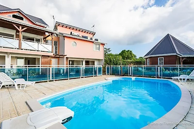 Geräumige Villa in Guadeloupe mit Außenpool