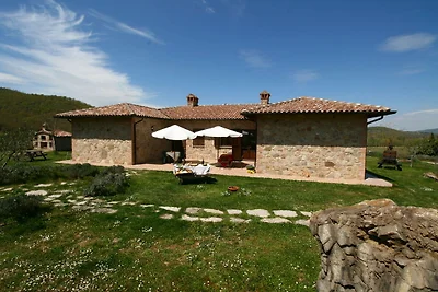 Grazioso agriturismo con piscina in Umbria