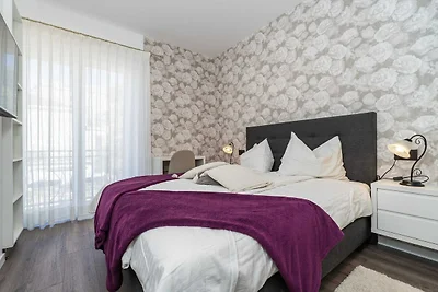 Appartement met ייn slaapkamer en balkon