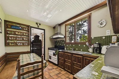 Haus in Louannec in der Nähe der rosa...