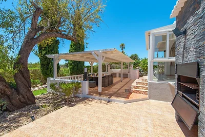 Villa in Lagoa mit Garten