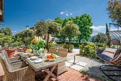 Casale a Lucca con vista sui vigneti