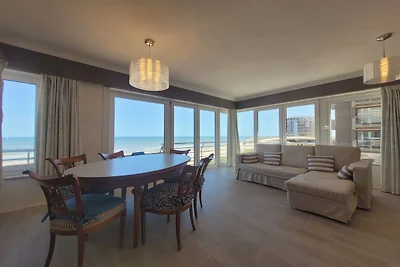 Appartement met panoramisch uitzicht op zee