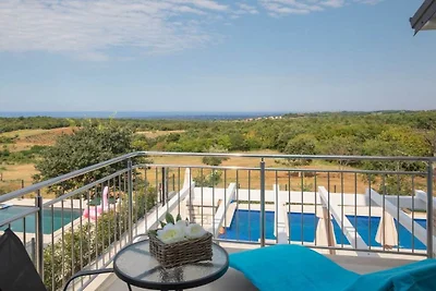 Villa in Višnjan mit Schwimmbecken